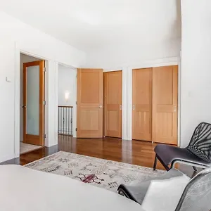 Cedar Hill Sunlit - Bright Spacious & Modern , Victoria Canada