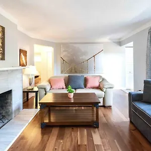 Holiday home Lovely 10 Minutes To Downtown !!!, Victoria